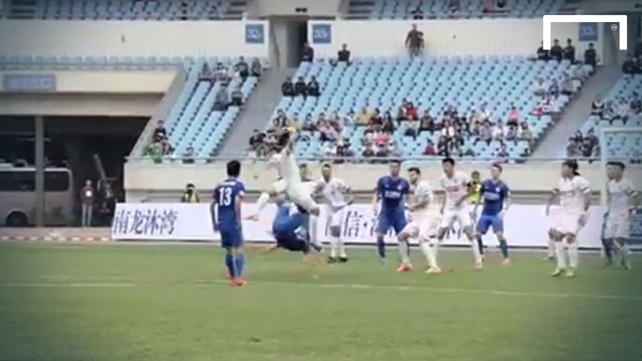 Sensational overhead kick by Escudero