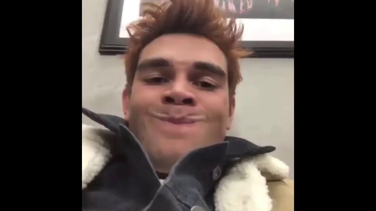 KJ Apa Tik Tok