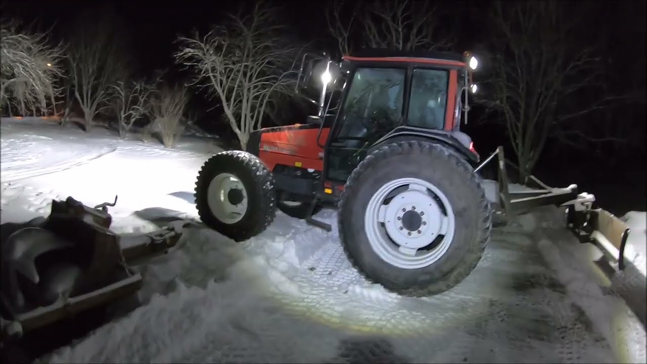 Snöskottning med Valtra Valmet 900
