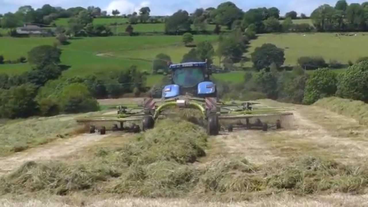 SIlage 2014 - T6050 And A New Claas Liner 2900 (1)
