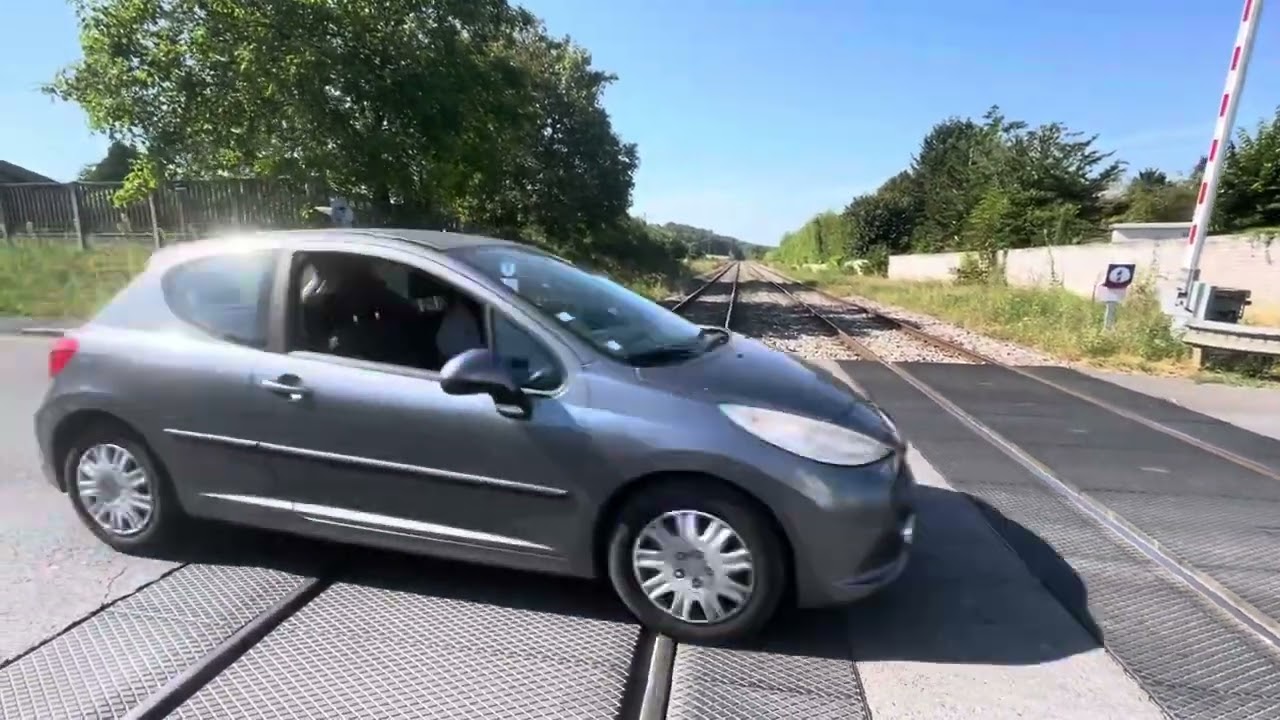 Le passage à niveau de la gare de Isles-Armentières-congis ￼