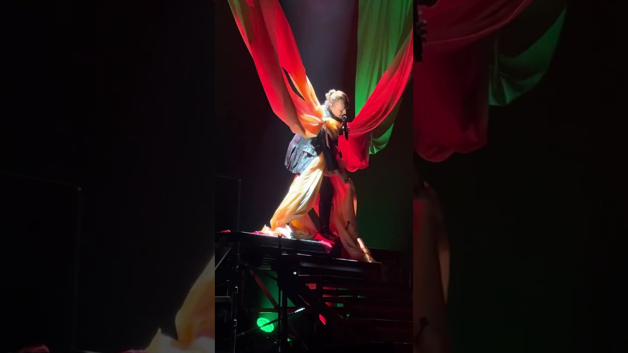 Hey Matt (Live) - Darren Hayes - Brighton Dome, Brighton UK March 22, 2023