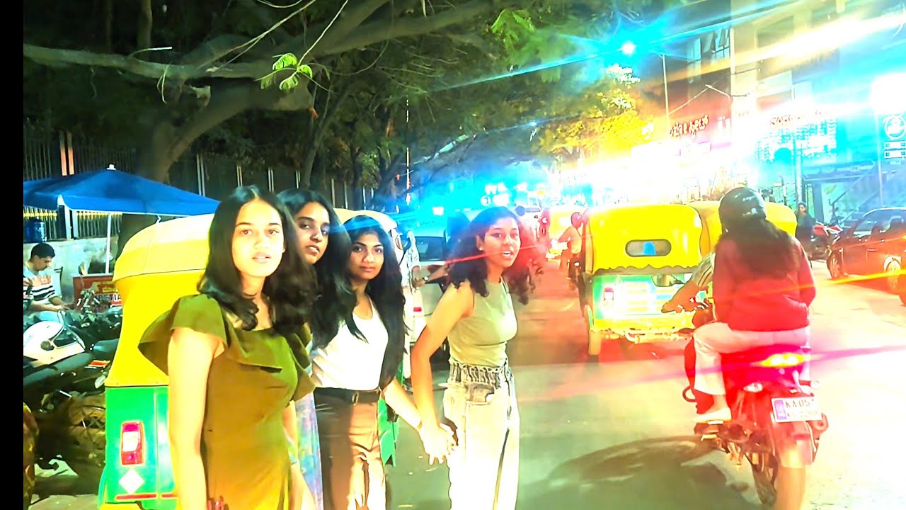 Valentines 💝 day in Kormangla  road vibe in nigh life Benglor sity my new  @Jhanwarbloggerinindia 
