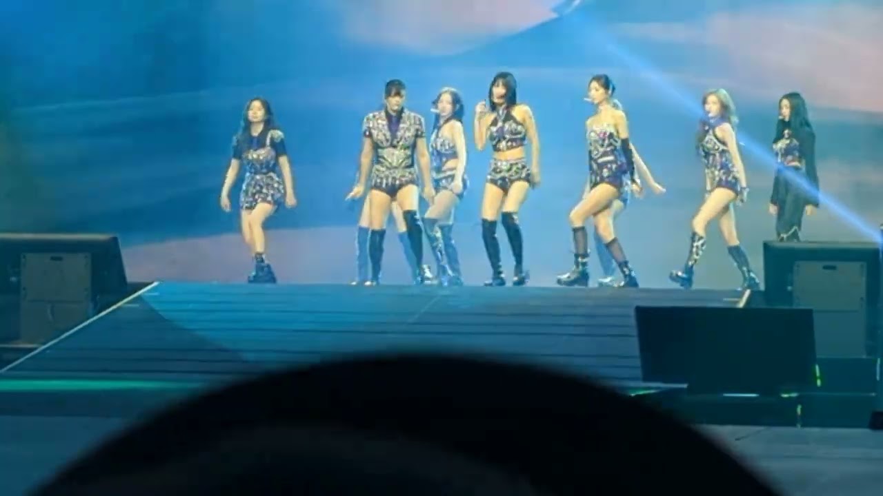 TWICE - Opening Berlin - Set me Free - FANCAM