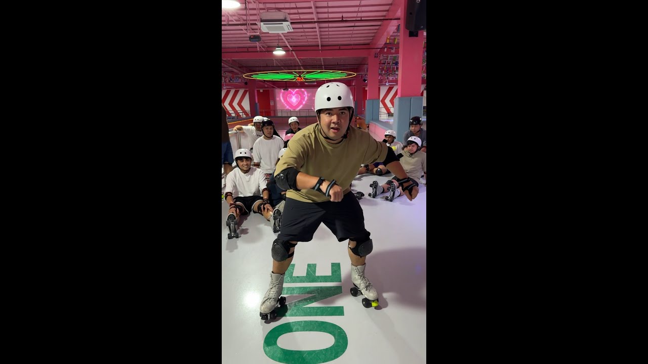 ROLLER SKATE