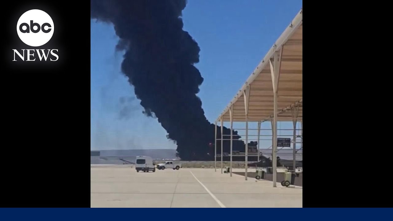 8 человек погибли при крушении бомбардировщика B-52 ВВС США в Калифорнии