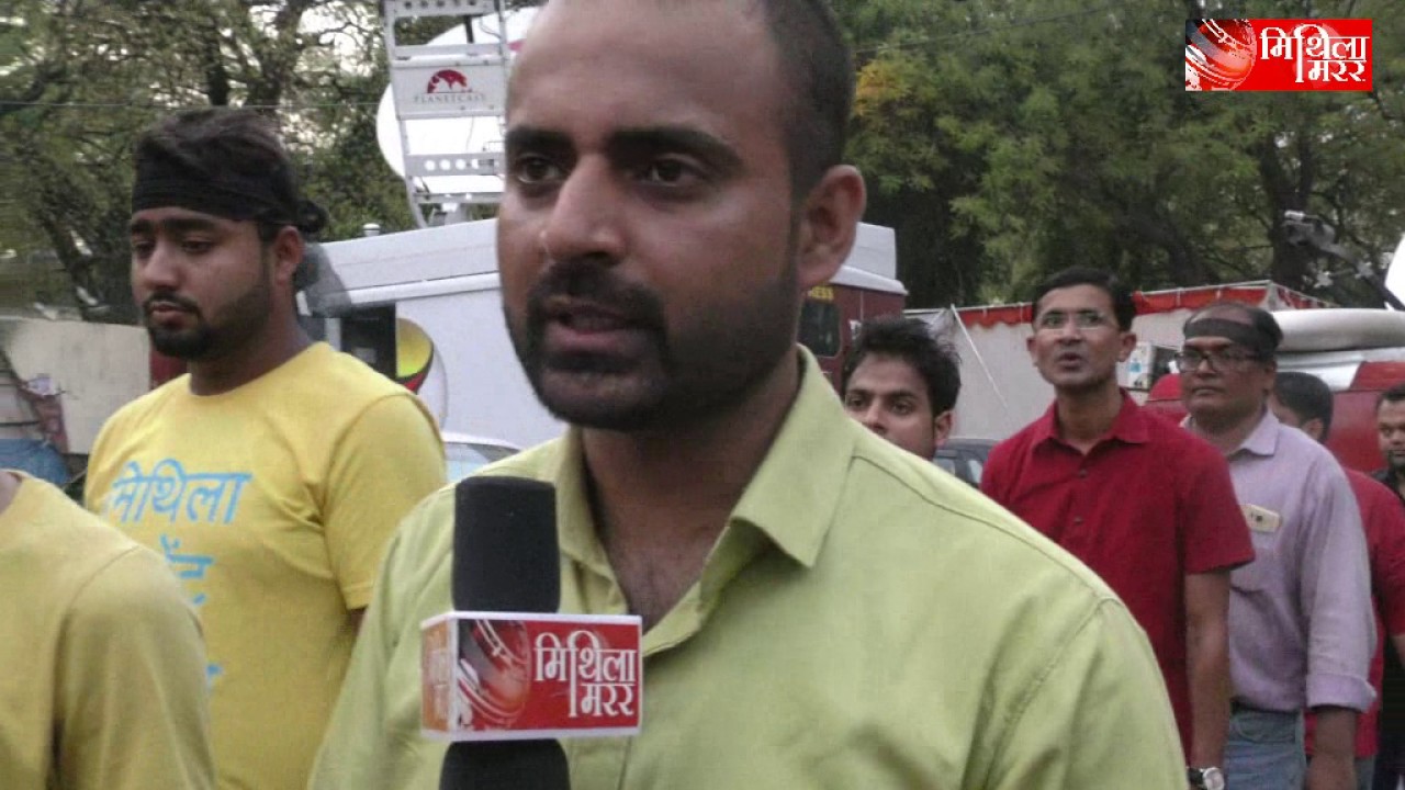 Lalit Narayan Jha talks to Maithil activist at Jantar Mantar in New Delhi