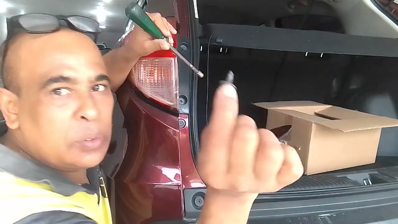 dica de como trocar lanterna traseira do Honda HRV 2016 fácil
