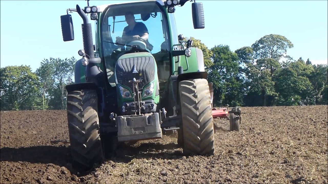 Fendt 718 au labour avec Kverneland