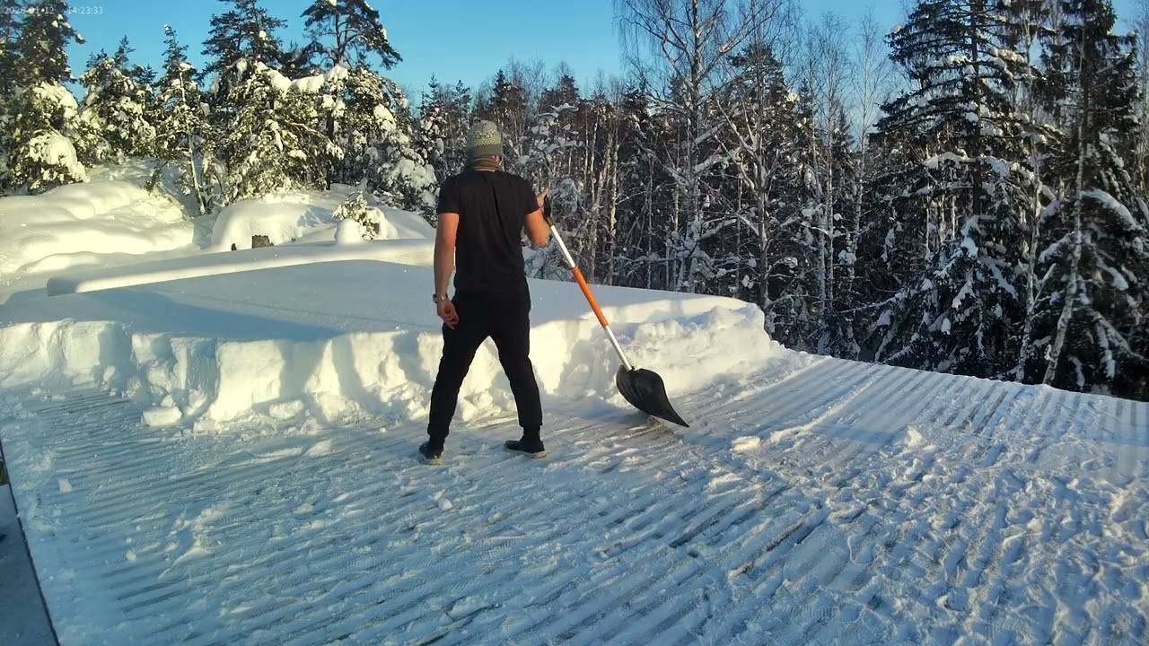 Snow plowing on the Roof 2026-01-13 part 3