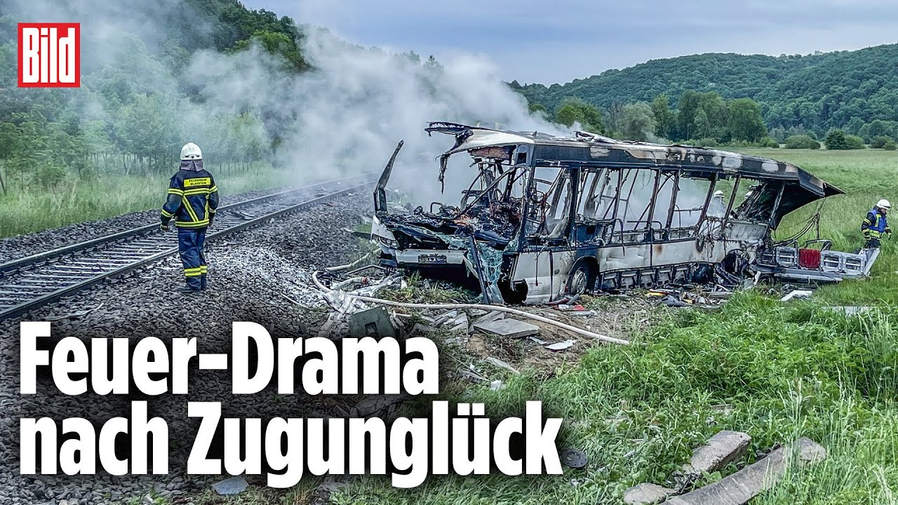 Zugunglück: Regionalbahn rast in Linienbus | Blaustein