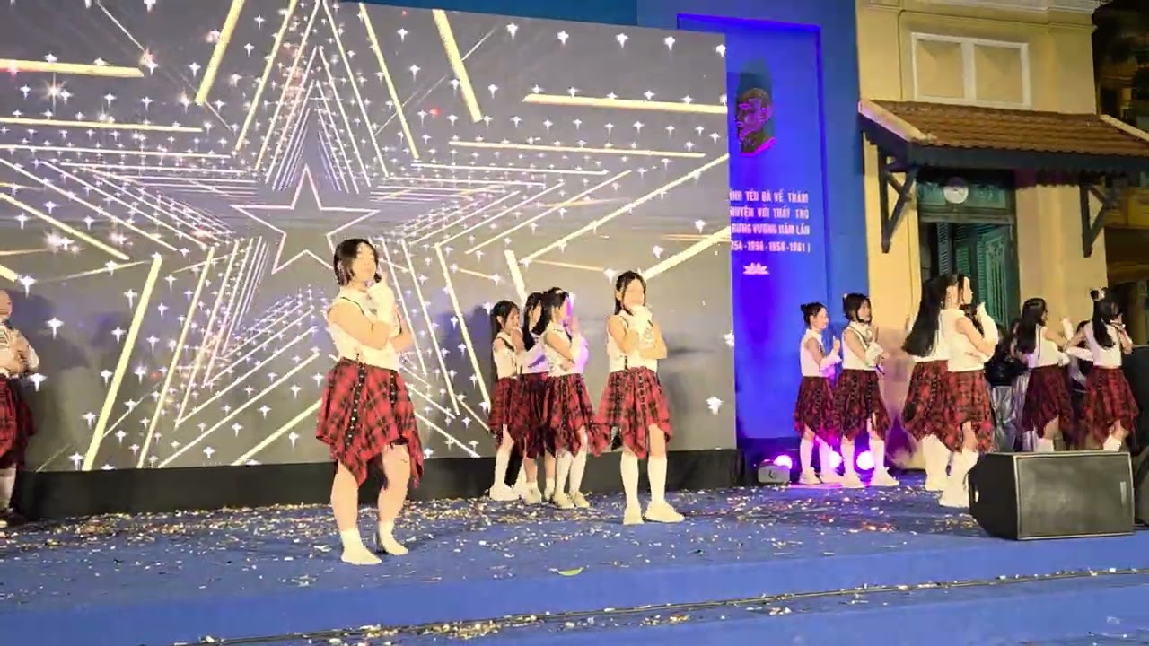 Khối tiếng Anh: Doctor Vox -Paranoid Empire 6A1-6A2-6A3