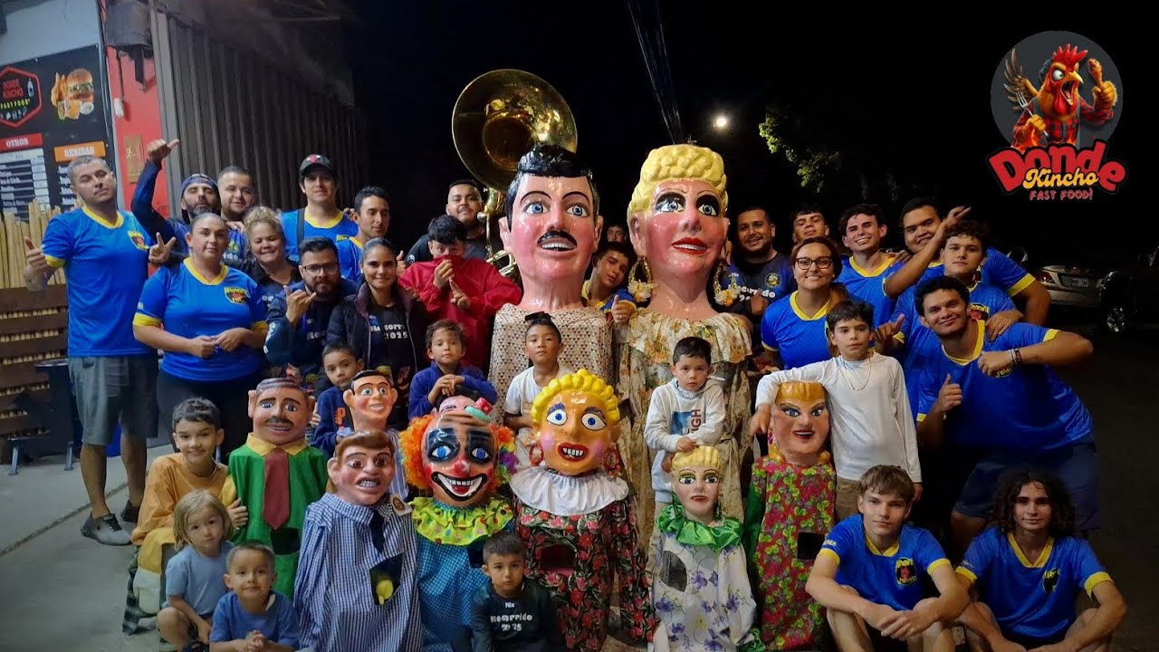 Premiando a los niños del concurso de gigantitos Donde Kincho - Comisión de Payasos SJM