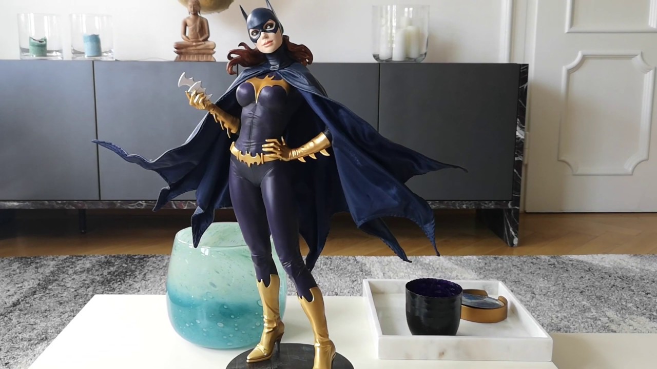 Review of Batgirl OG Premium Format by Sideshow Collectibles