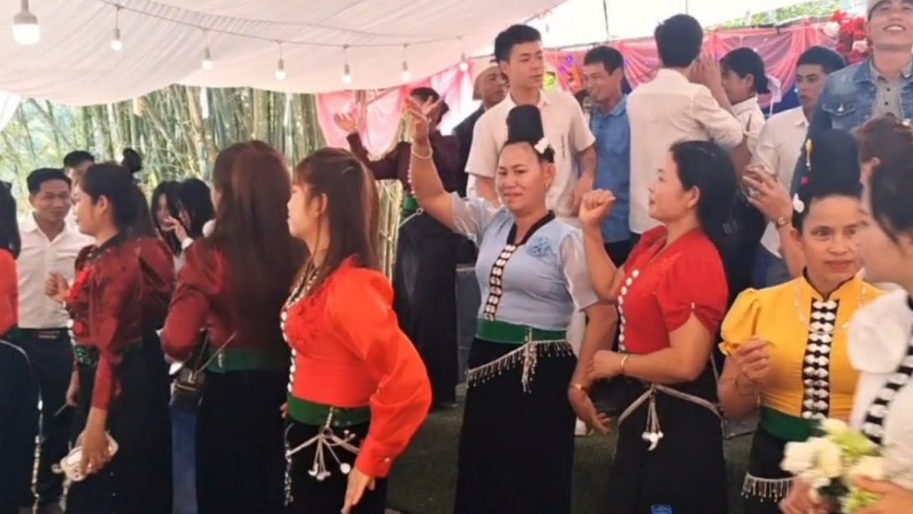Mừng hạnh phúc hai cháu Đức chuột & phượng tít tại nà sẳng nhảy bốc lửa luôn 