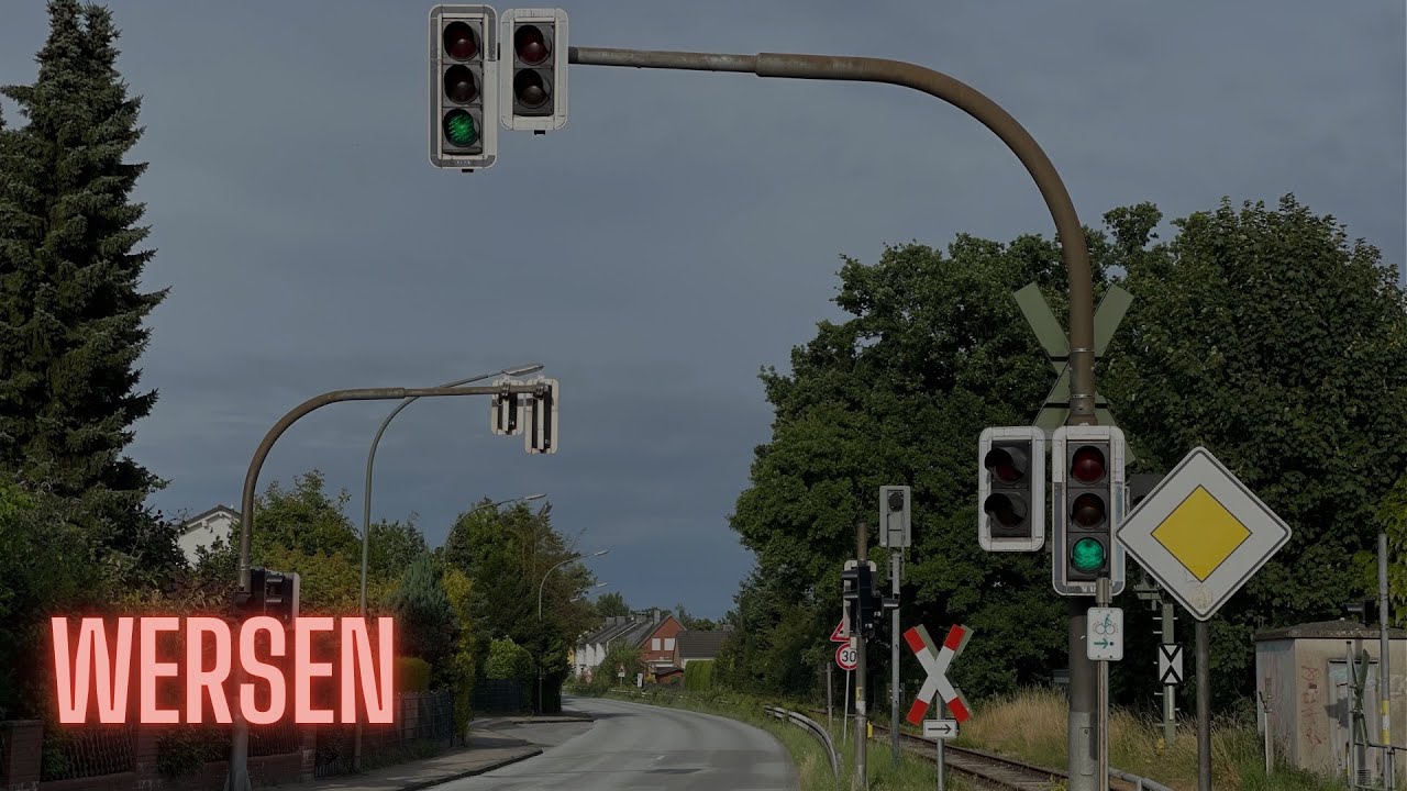 Bahnübergang „Richard-Eberlein-Str.“, Wersen / Seltene Büstra-Anlage mit Teuto-Express 