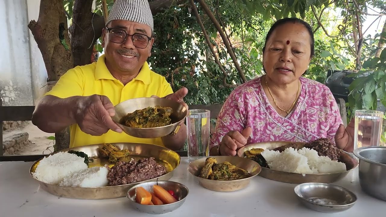 बिगहेडमाछाको झोल भात ढिँडो आलुचाना गहतको दाल बेथुसाग गाजर Bhola Shiba Mukbang 