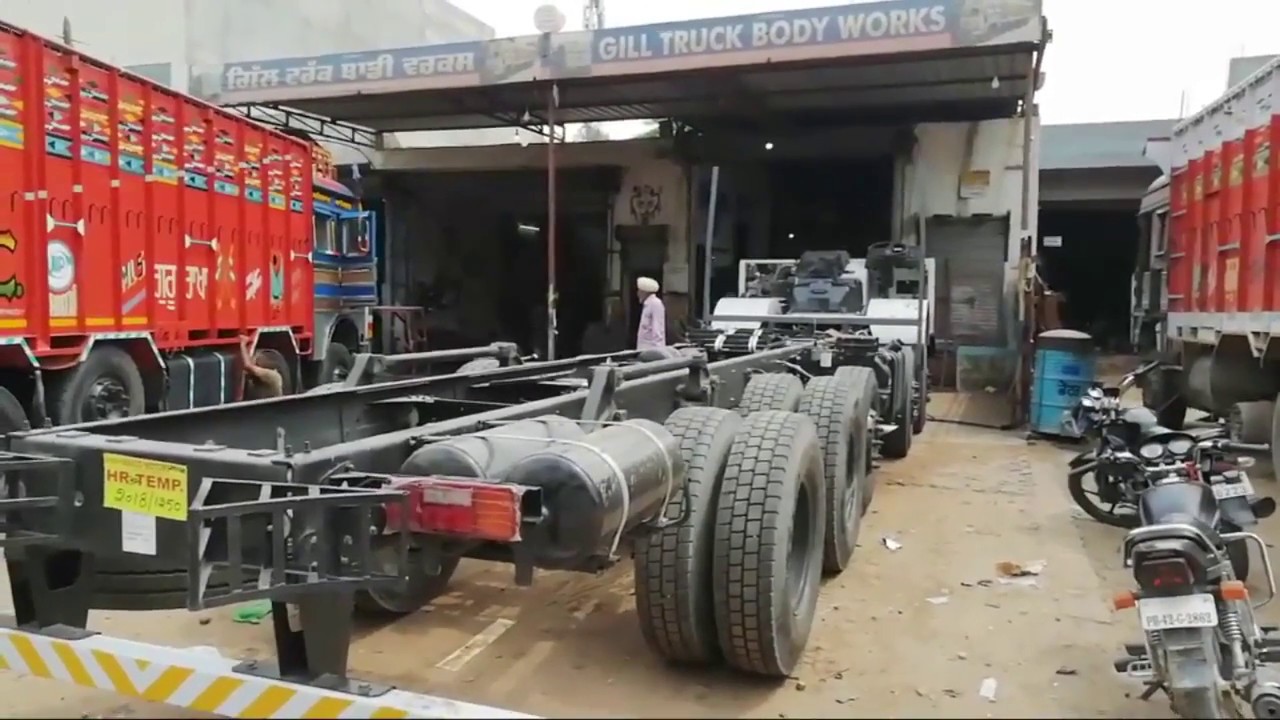 Truck body builders working ⚒ live. at Gill truck body samana 9041144223