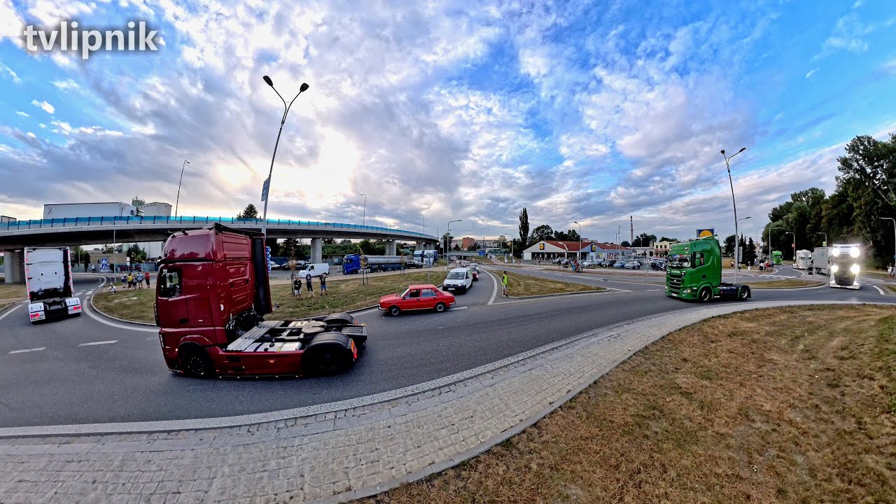 Van & Truck Show Přerov 2024 - večerní spanilá jízda Přerovem - 26.7.2024 - video 1