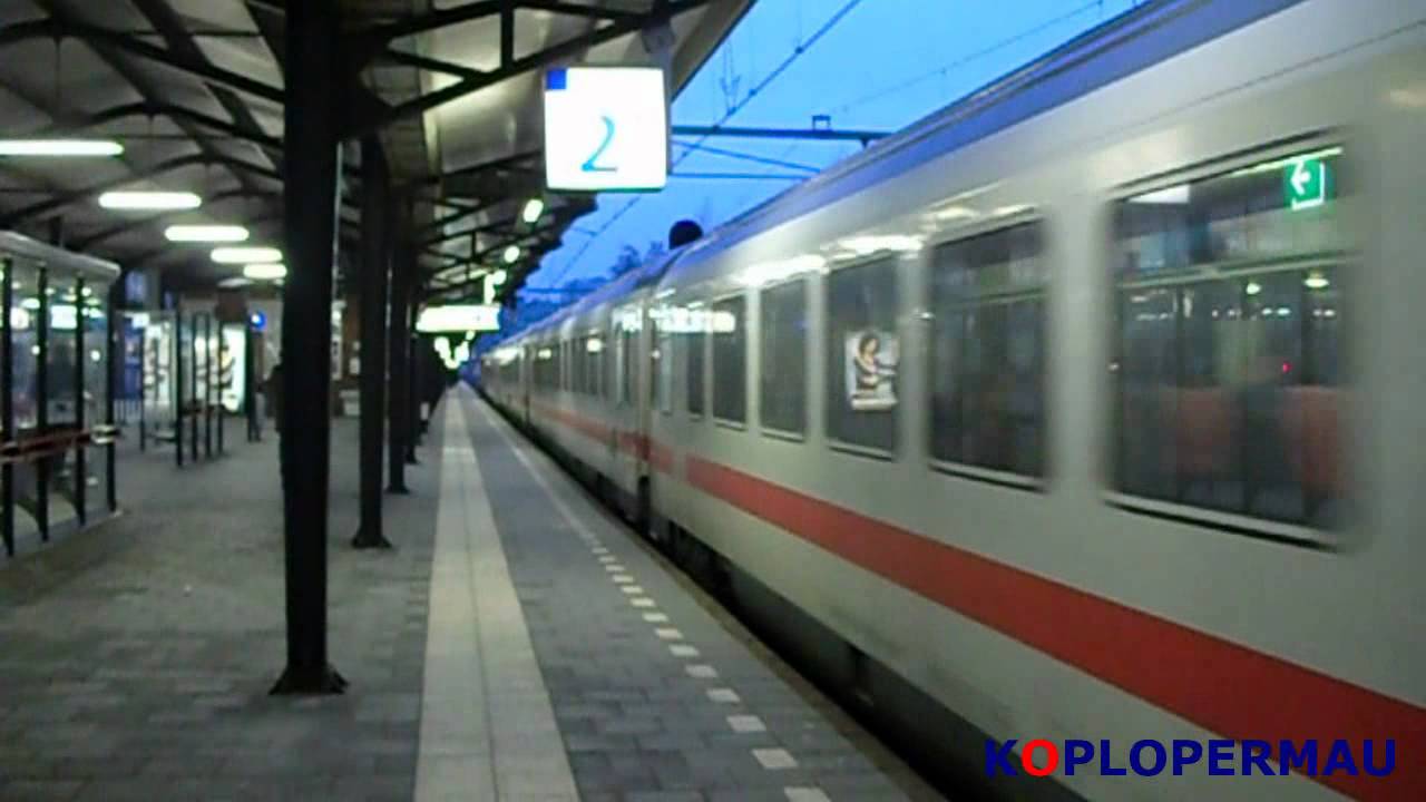 Treinen op station Almelo