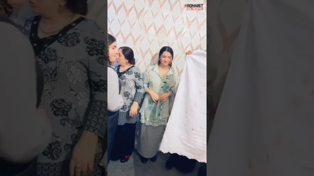 Turkey: family celebration that their daughter has proven to be virgin after first night of #wedding