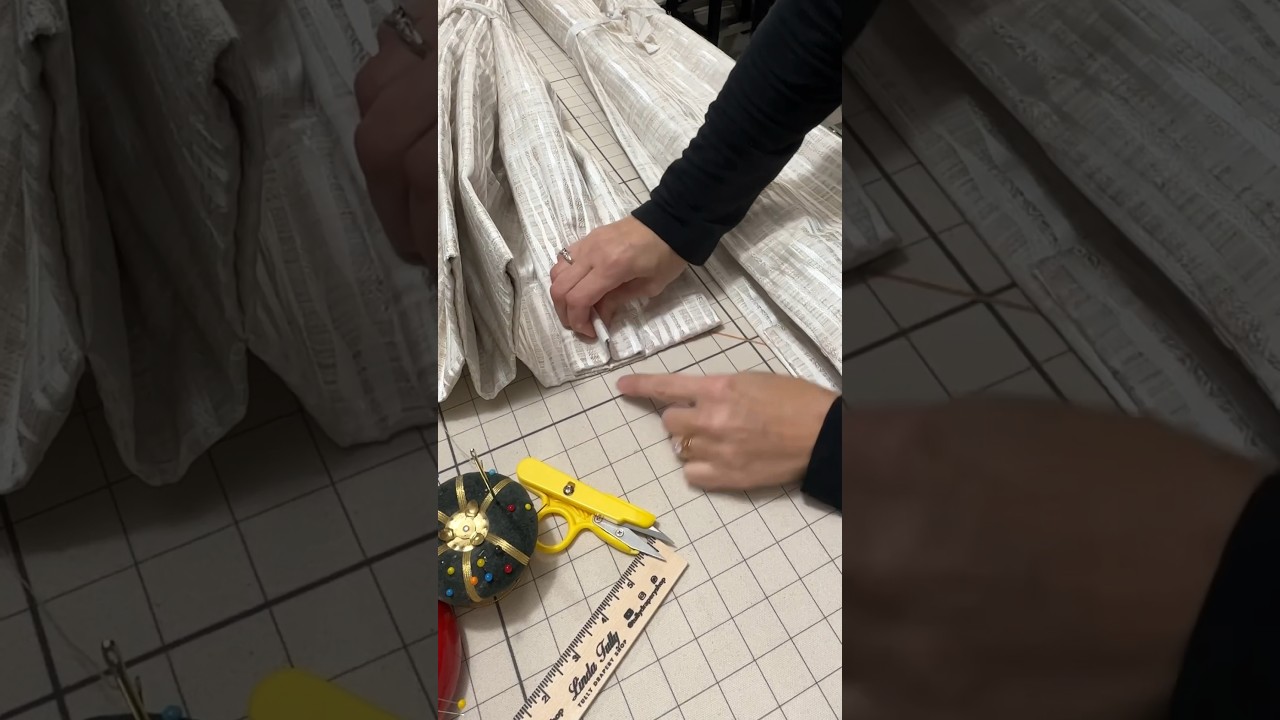 Как сделать французскую складку в три пальца #драпировка #мастерская #шитье #французскиескладки #...