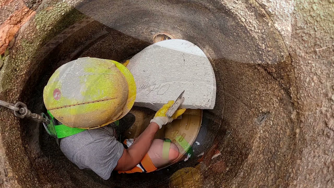 Trenchless manhole rehabilitation with the PREDL-FLEXLINER