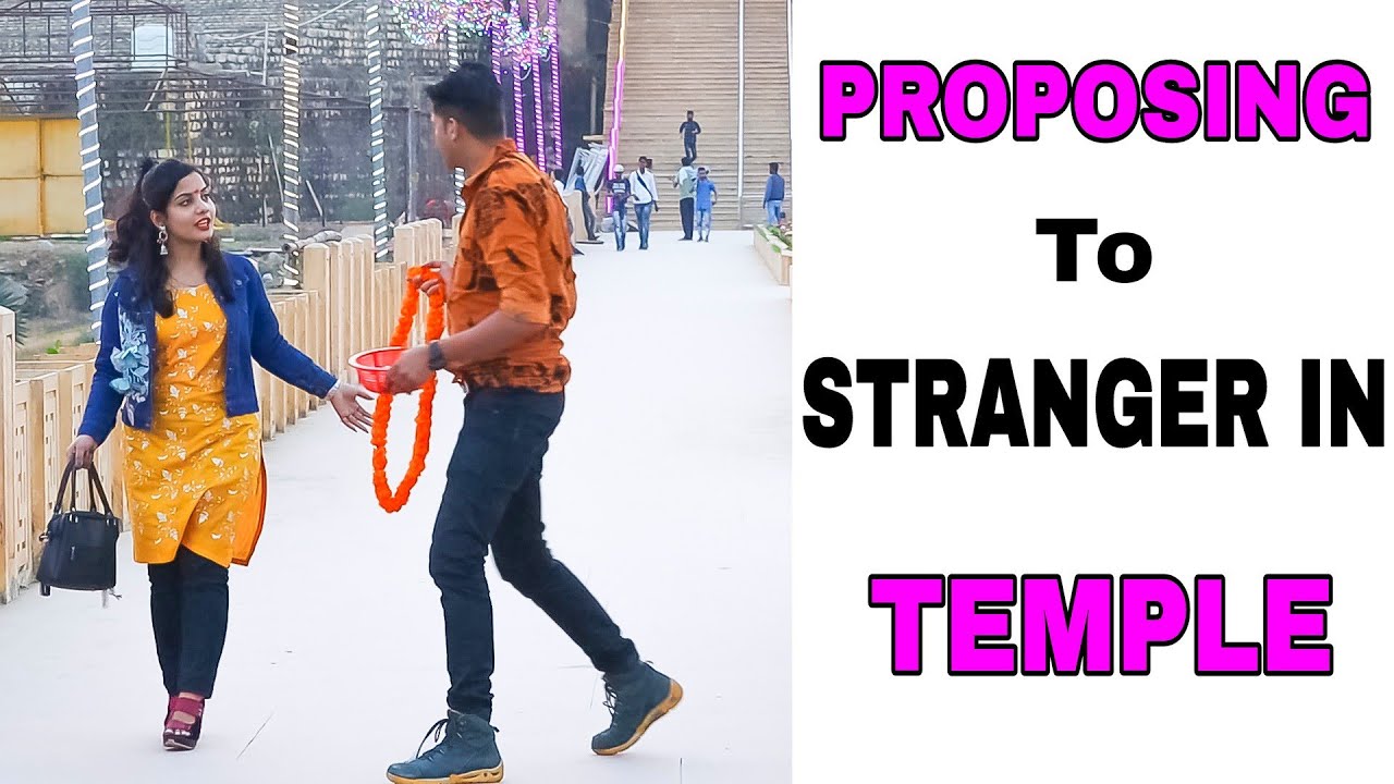 Proposing To Stranger In Temple Prank // Sumit Cool Dubey // Prayagraj