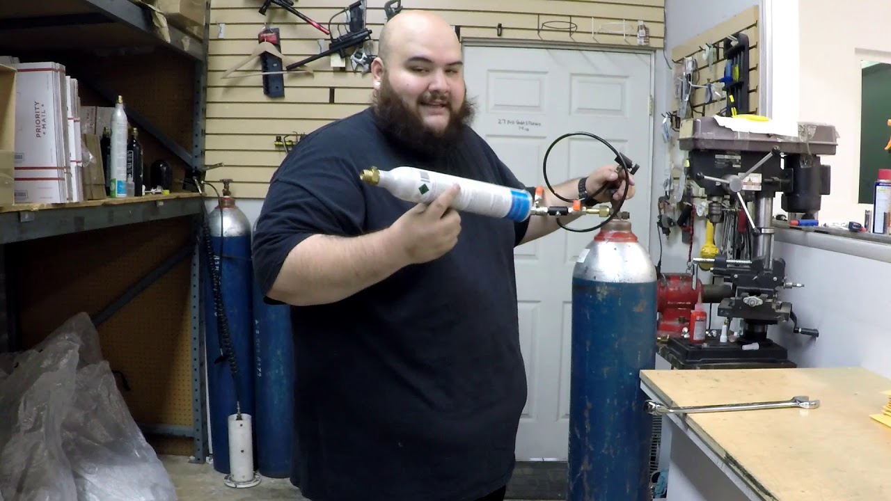 Soda maker co2 tank fill station