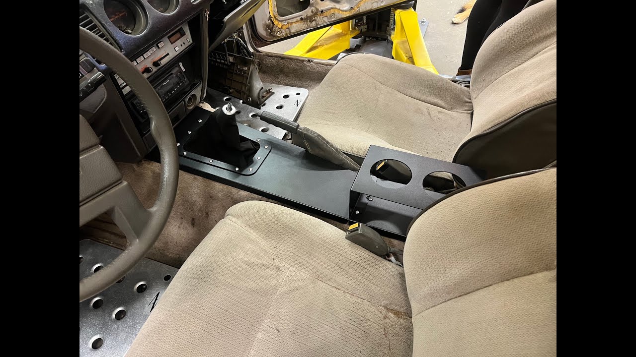 Skillard's Nissan 300ZX Z31 Center Console