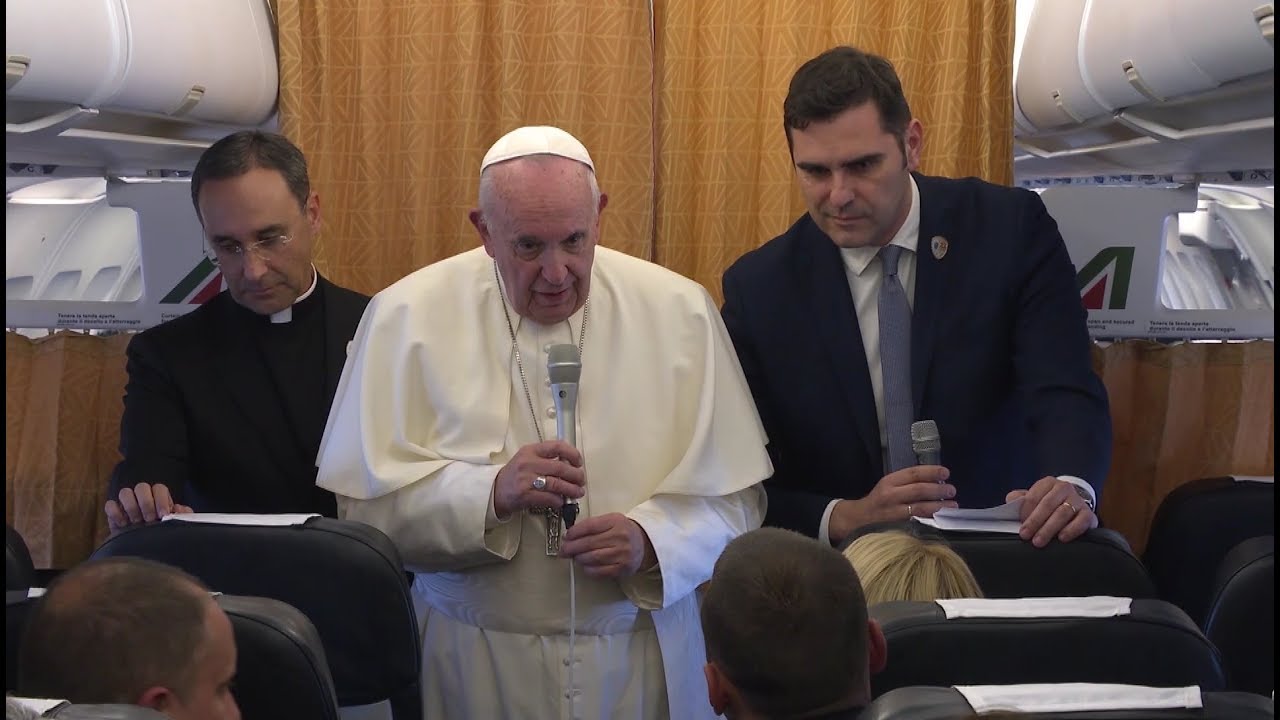 Conferencia de prensa en el avión: Mujeres diácono y el secreto de la vitalidad del Papa