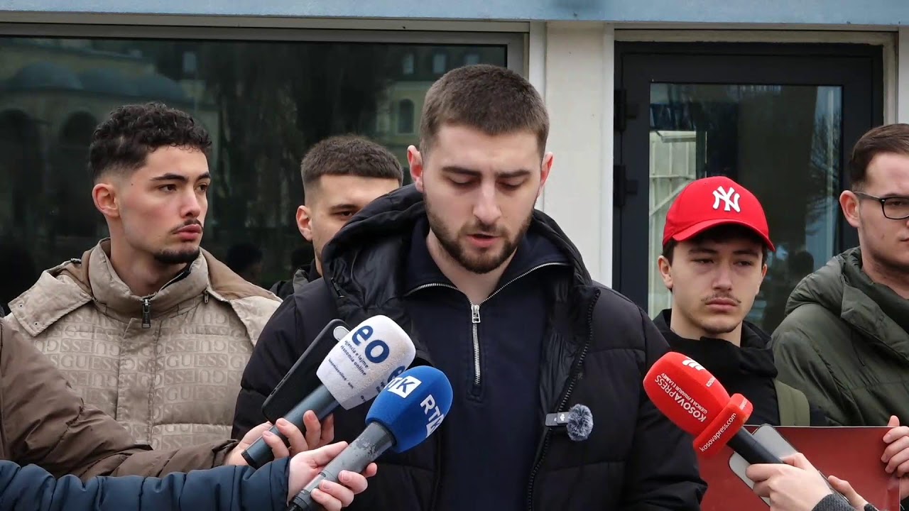 LIVE- Gjyqi ndaj ish-krerëve të UÇK-së, Parlamenti studentor me aktivitete