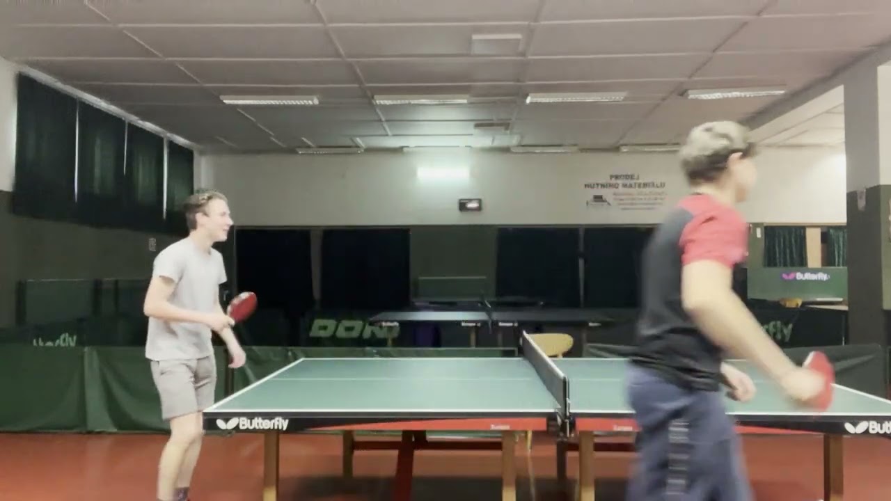 Stoln&iacute; tenis, pravidla, a jak ho spr&aacute;vně hr&aacute;t.