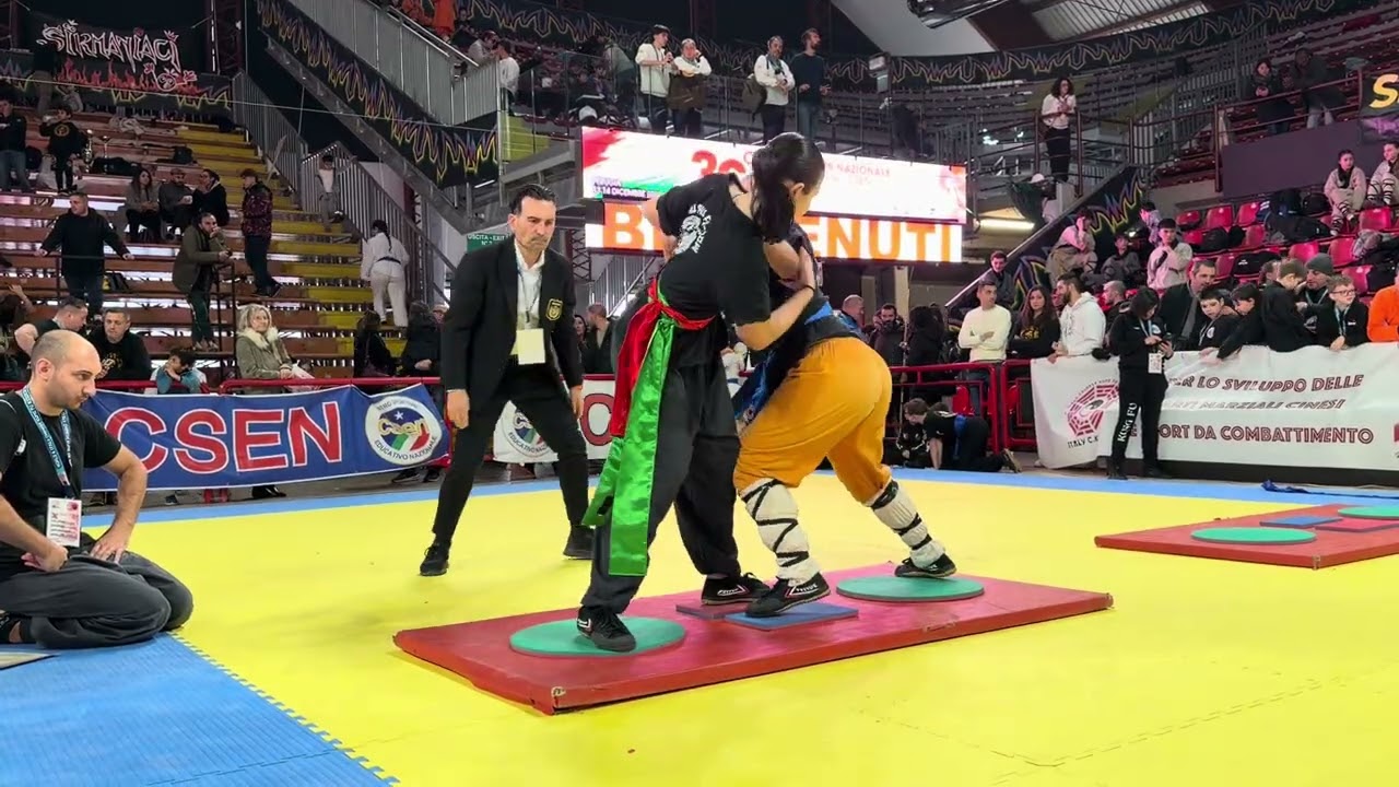 Finale 2° round Tui Sho a piedi fissi femminile 16/17 anni 55/60 kg perso da Cecilia (sx)