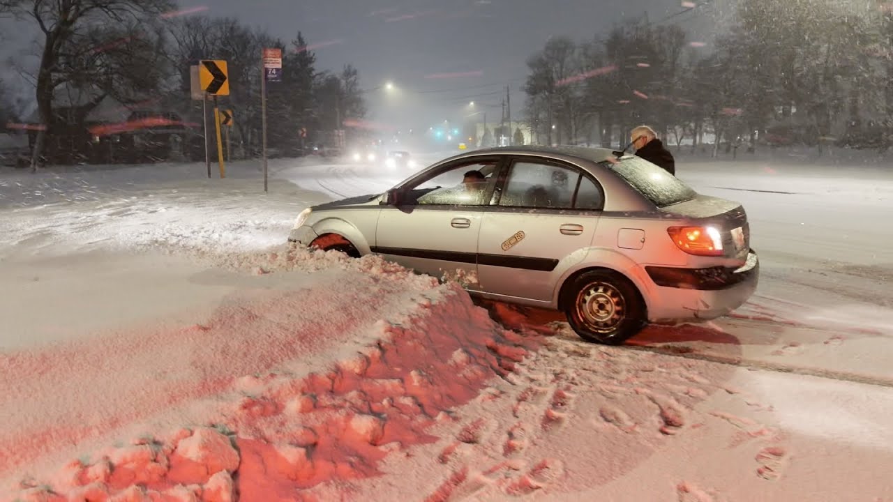 Major Long Duration Lake Effect Snow Event-Buffalo NY-THUNDERSNOW-60 MPH WINDS- WHITEOUTS!