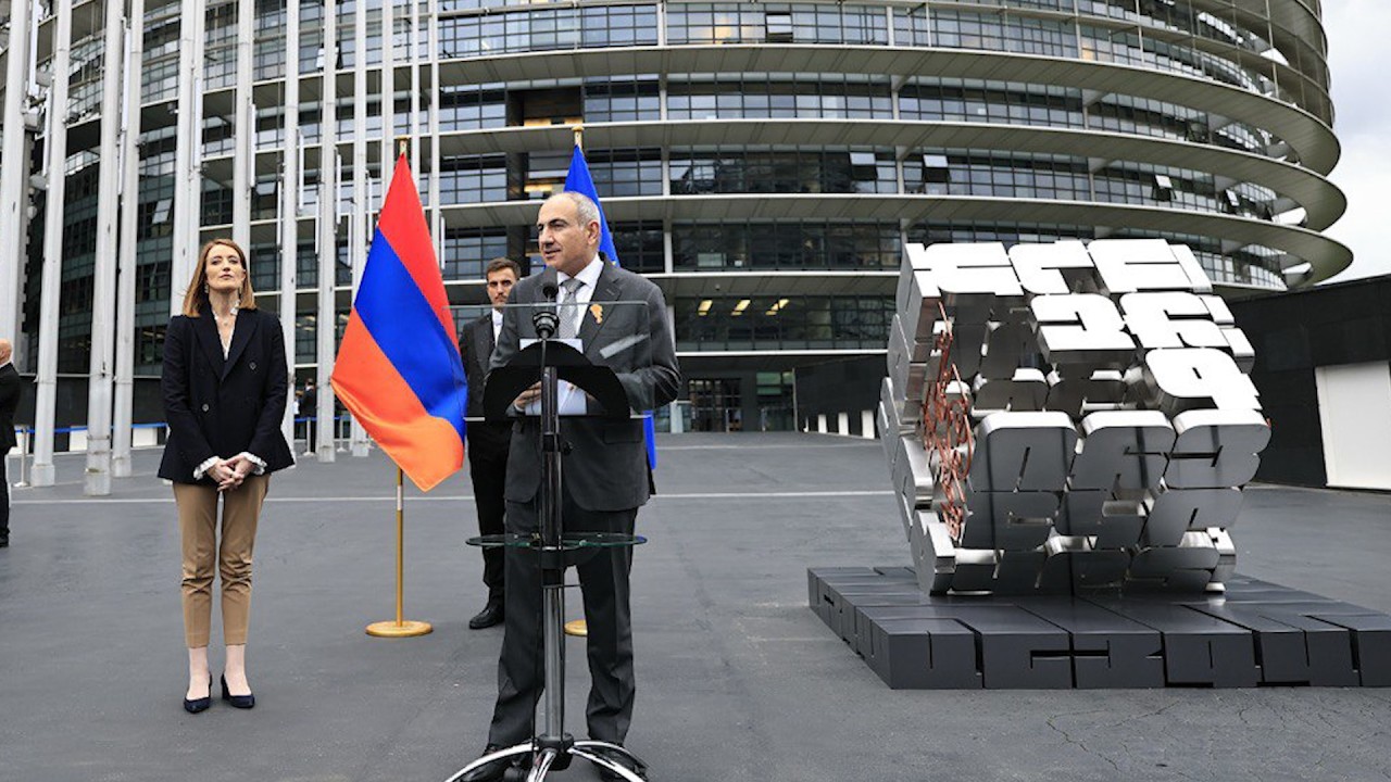Ստրասբուրգում՝ ԵԽ վարչական շենքի հարակից տարածքում բացվեց Հայոց այբուբենի հուշարձանը