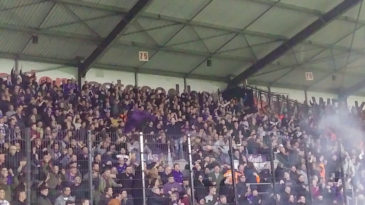 Antwerp FC - RSC Anderlecht : Anderlecht supporters celebrate the last minute winning goal !
