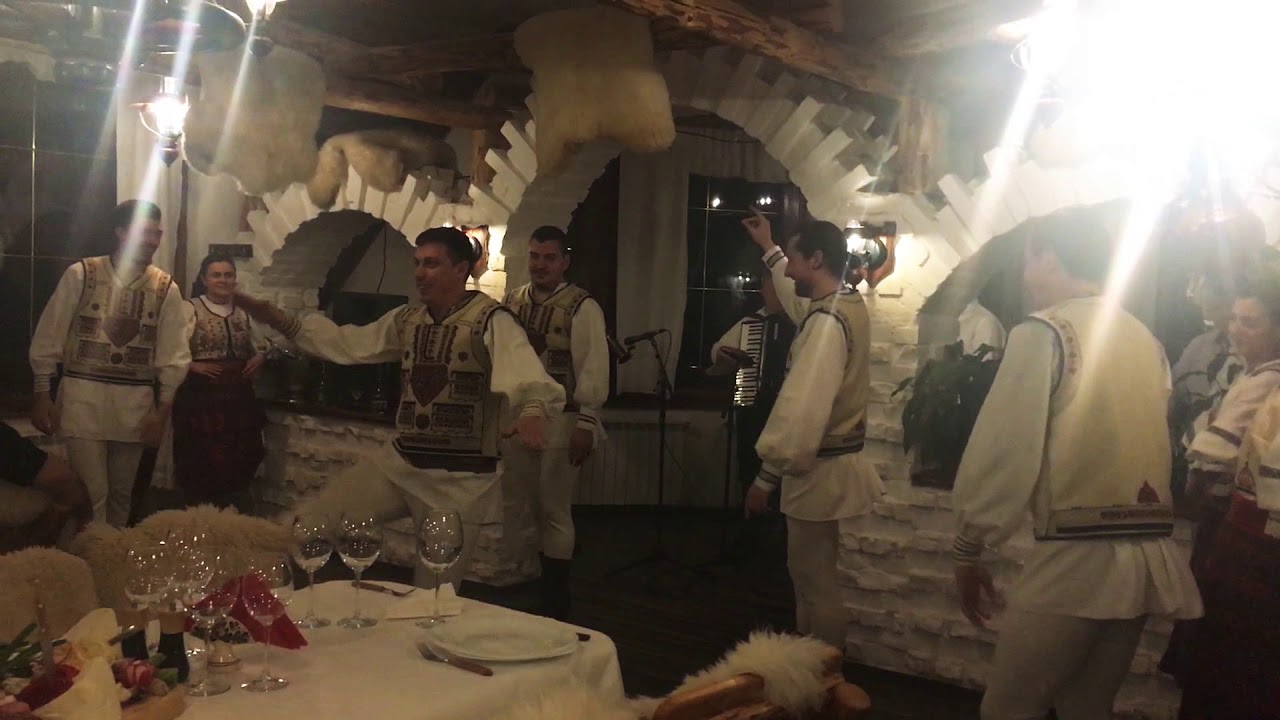 Dans din zona Făgărașului - Junii Brașovului - Restaurant Miorița - Poiana Brașov