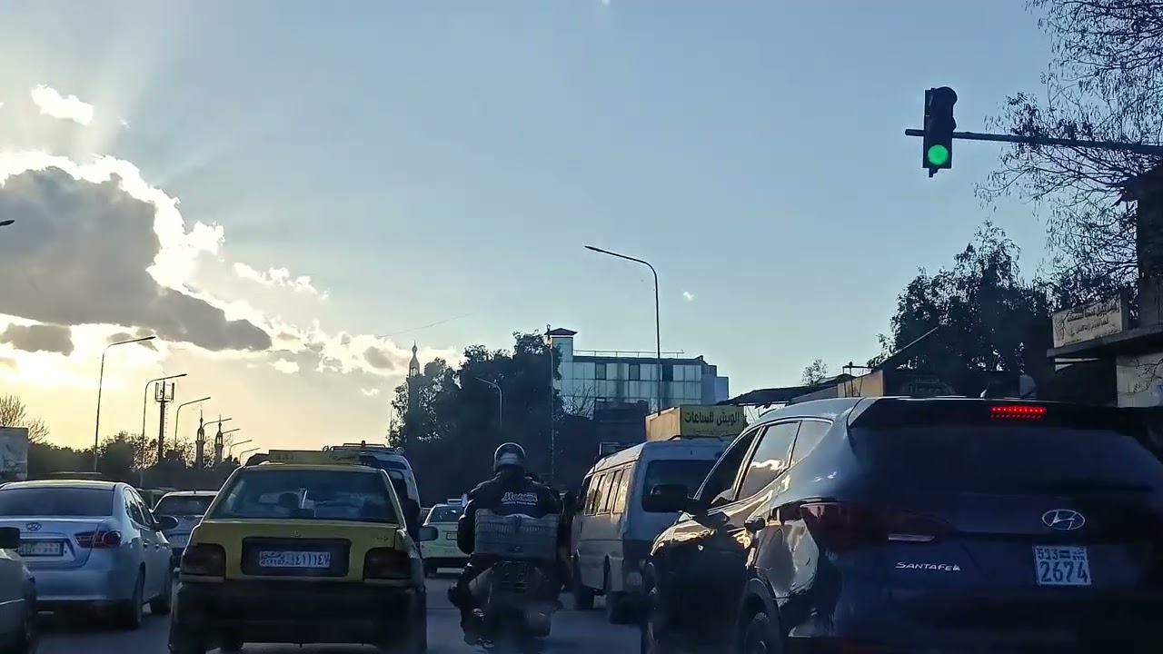 طريق من ساحة العباسيين الى باب مصلى مول البيم شوفو زحمة الطرق في دمشق