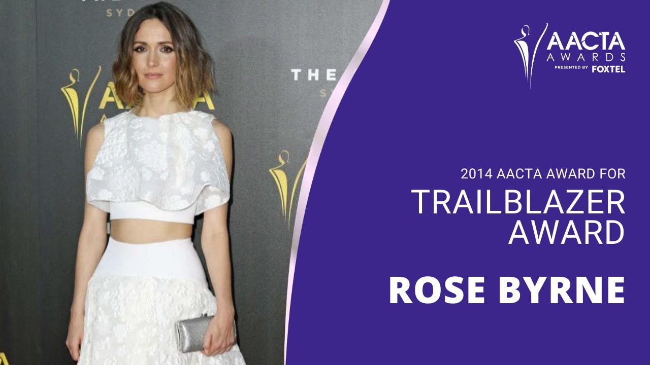 Роуз Бирн получает награду AACTA Trailblazer Award.