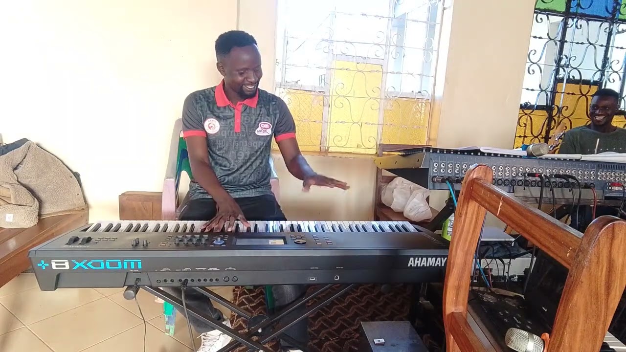 KBD MSAFI AKIPIGA PIANO LIVE EP 2