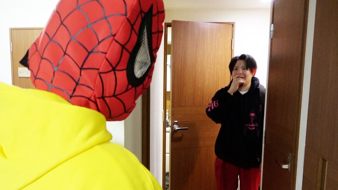 スパイダーマンが家にいたら夕闇はどういう反応するの？