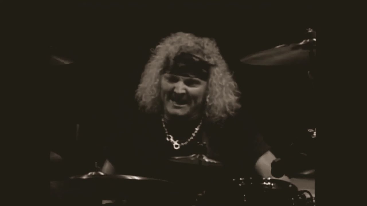 Guns N' Roses CRAZY DRUM SOLO by Matt Sorum (Live 1992)