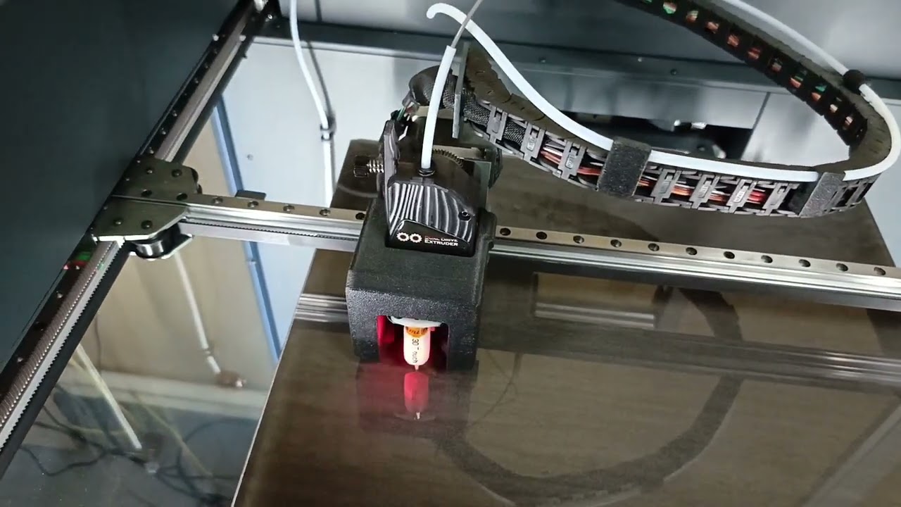 Стекло на стол 3D-принтера Stratex 350. Так еще не делал никто! 👍😁Скажи НЕТ канцелярским прищепкам 🤣