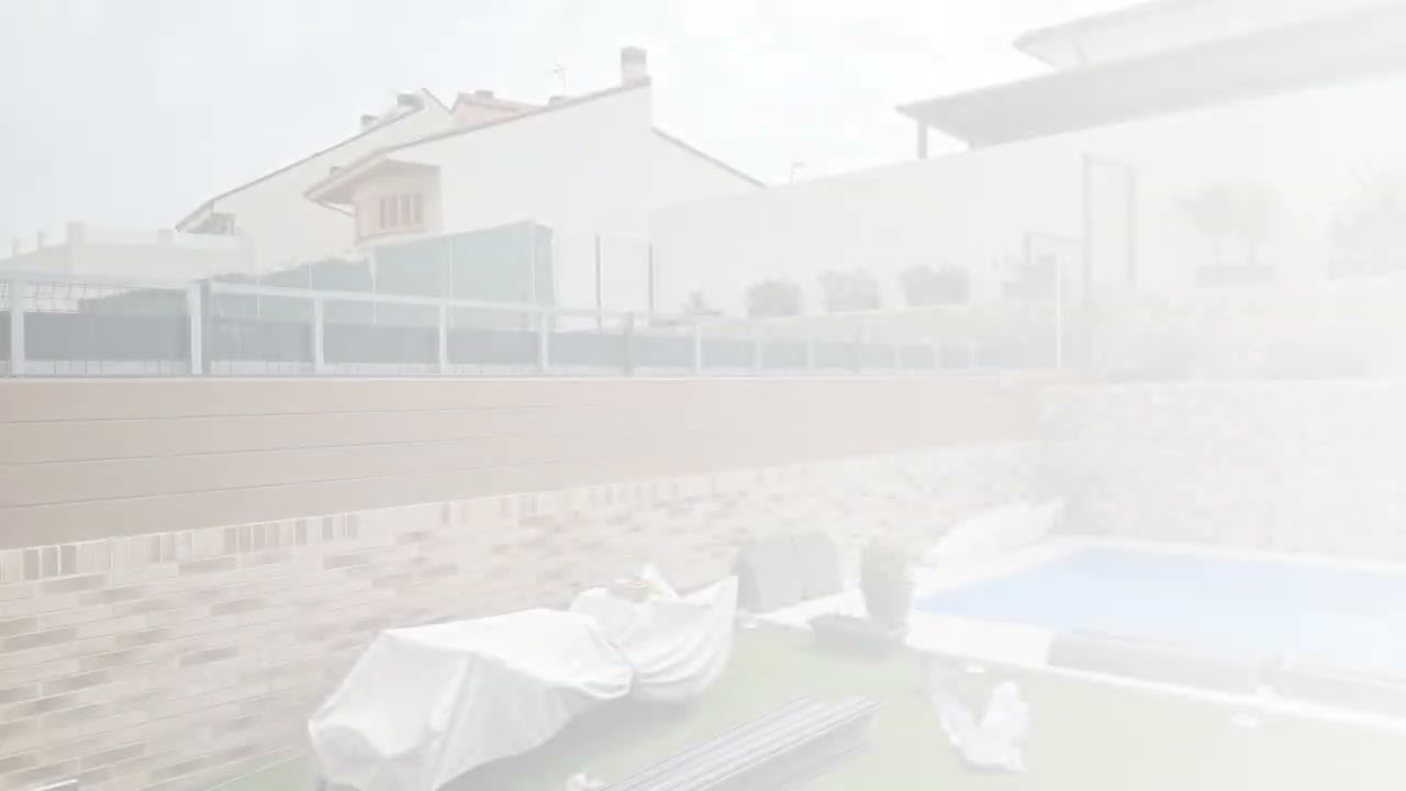 Instalaci&oacute;n de valla y revestimiento de pared en composite Neofront