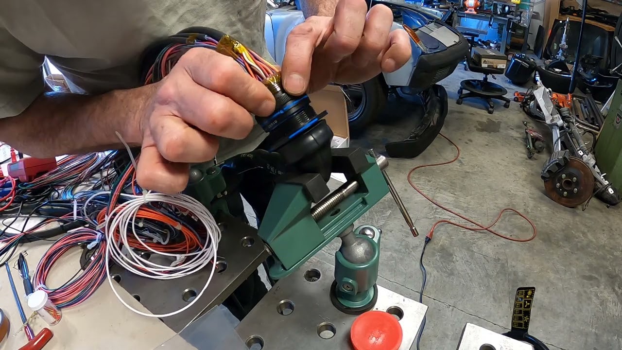 Mil Spec connector - engine side is pinned