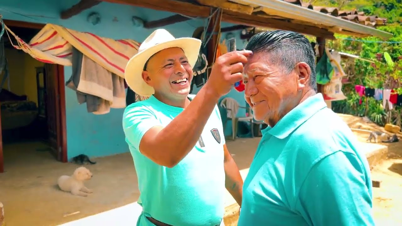 Lo voy a llevar a mi papá a la fiesta de mi pueblo y le voy pintar el pelo para que quede bien guapo