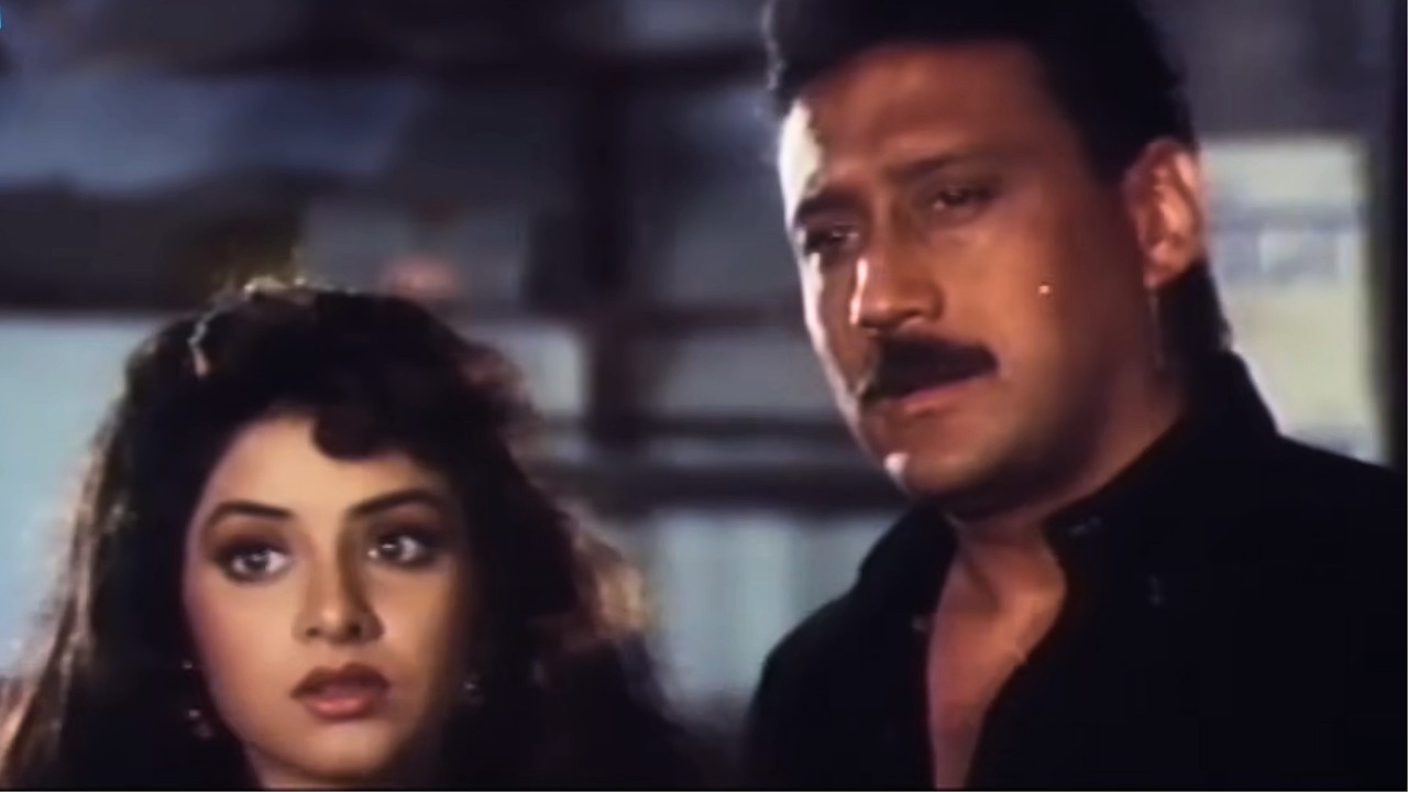 लगता हैं हमारे प्यार के बिच एक तूफ़ान आने वाला हैं - Jackie Shroff, Divya Bharti Romantic Scene