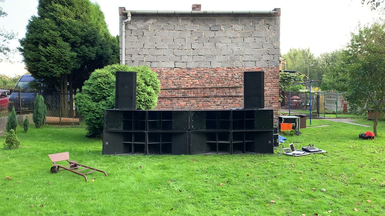 OHM LE-18 + POL AUDIO T118 - 8 folded horns playing Raggatek in my garden