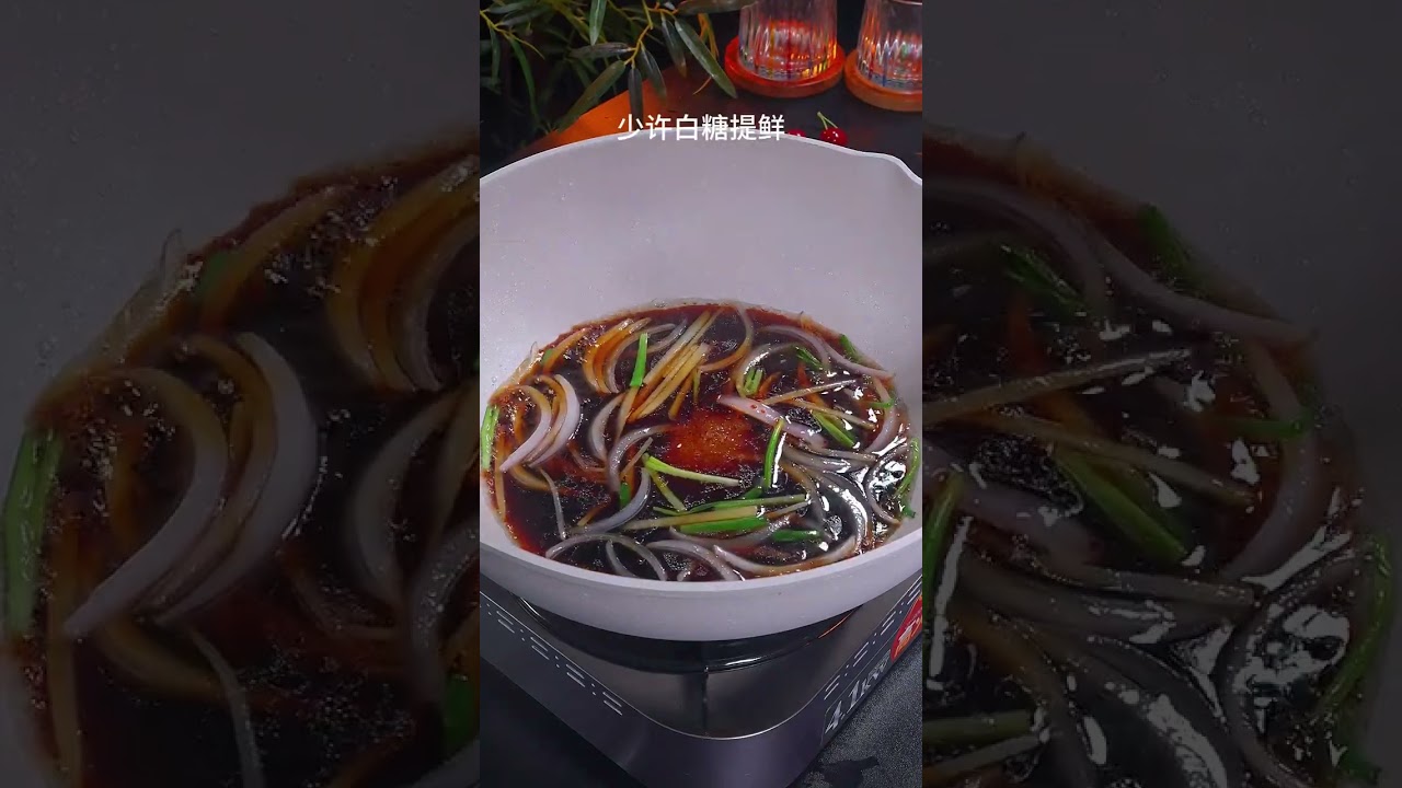 清蒸鲈鱼，鲜嫩多汁，简单的调味就能突出原汁原味 #美食分享 #家庭美食家常菜 #清蒸鲈鱼的做法